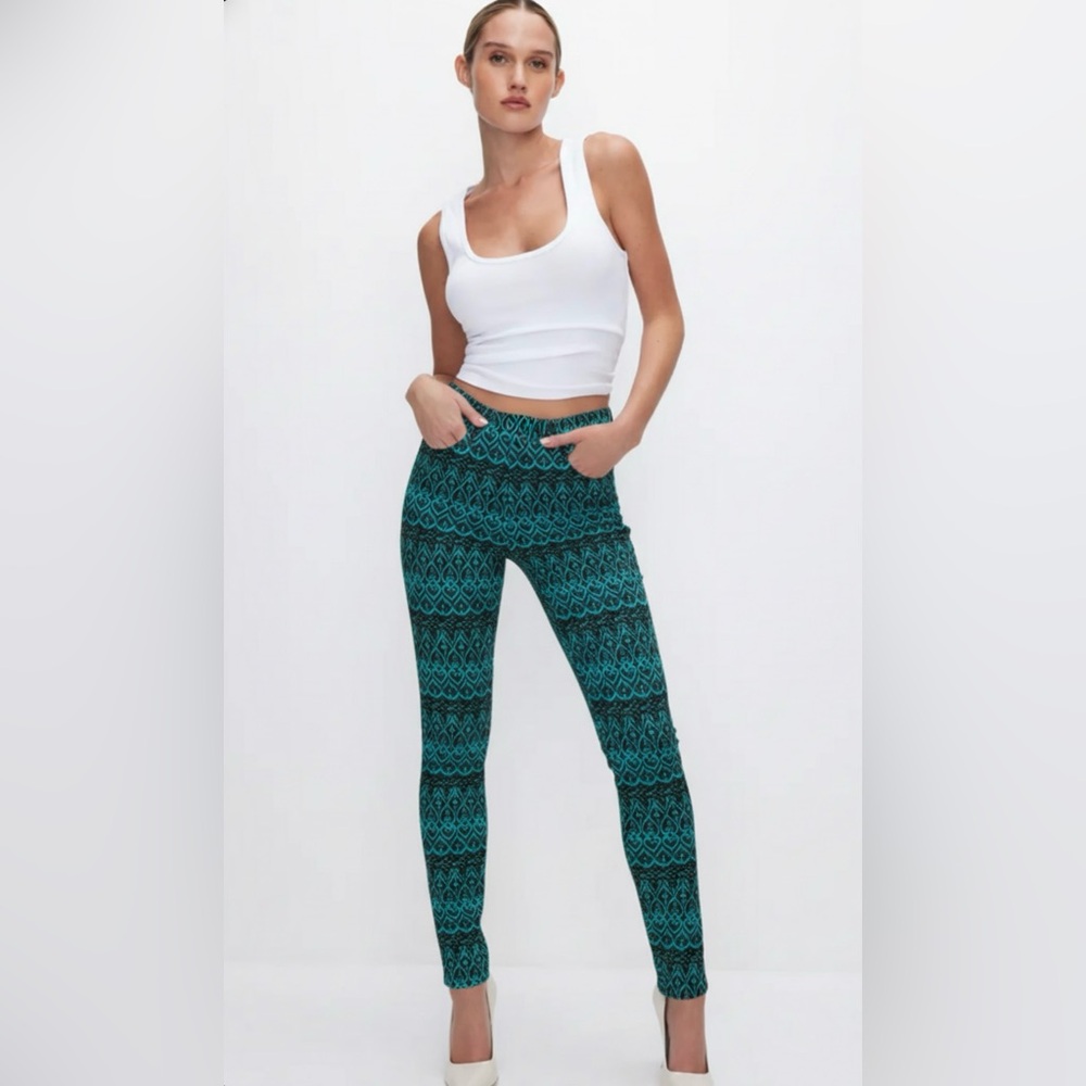 Forever 21 👗🛍black and turq elastic straight pant
